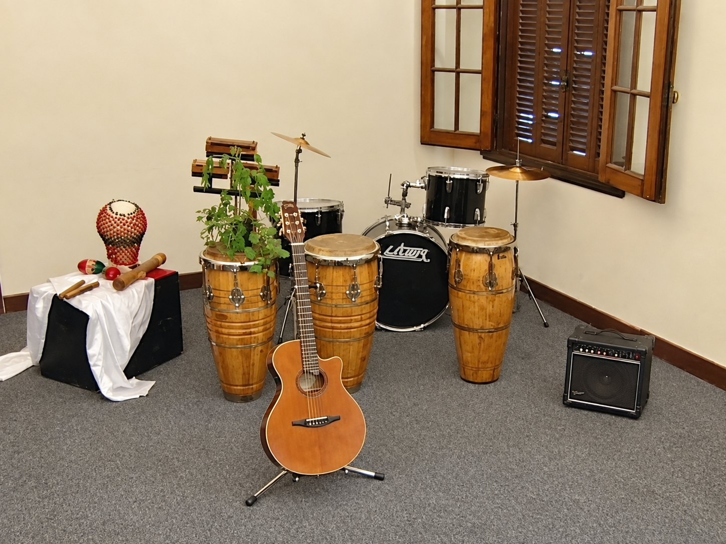 Instrumentos de Sobremaderas en el rodaje del video clip “Trampa”, 2001